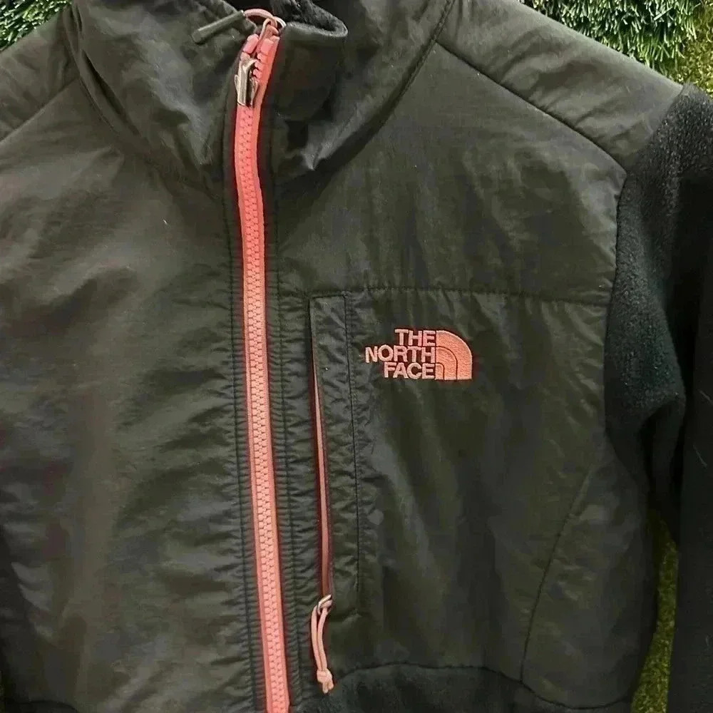 The  North Face Black Pink Denali Small - Picture 3 of 5